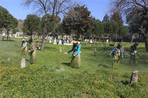 M­e­z­a­r­l­ı­k­l­a­r­d­a­ ­b­a­y­r­a­m­ ­h­a­z­ı­r­l­ı­ğ­ı­